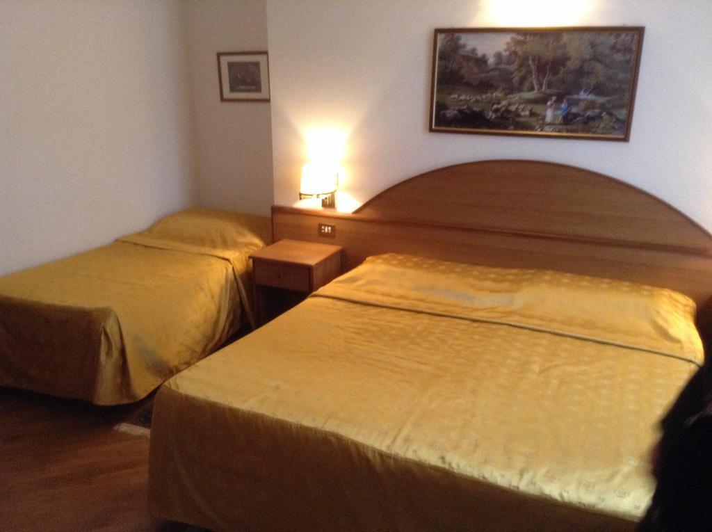 Hotel Saini With Air Conditioning Stresa Room photo